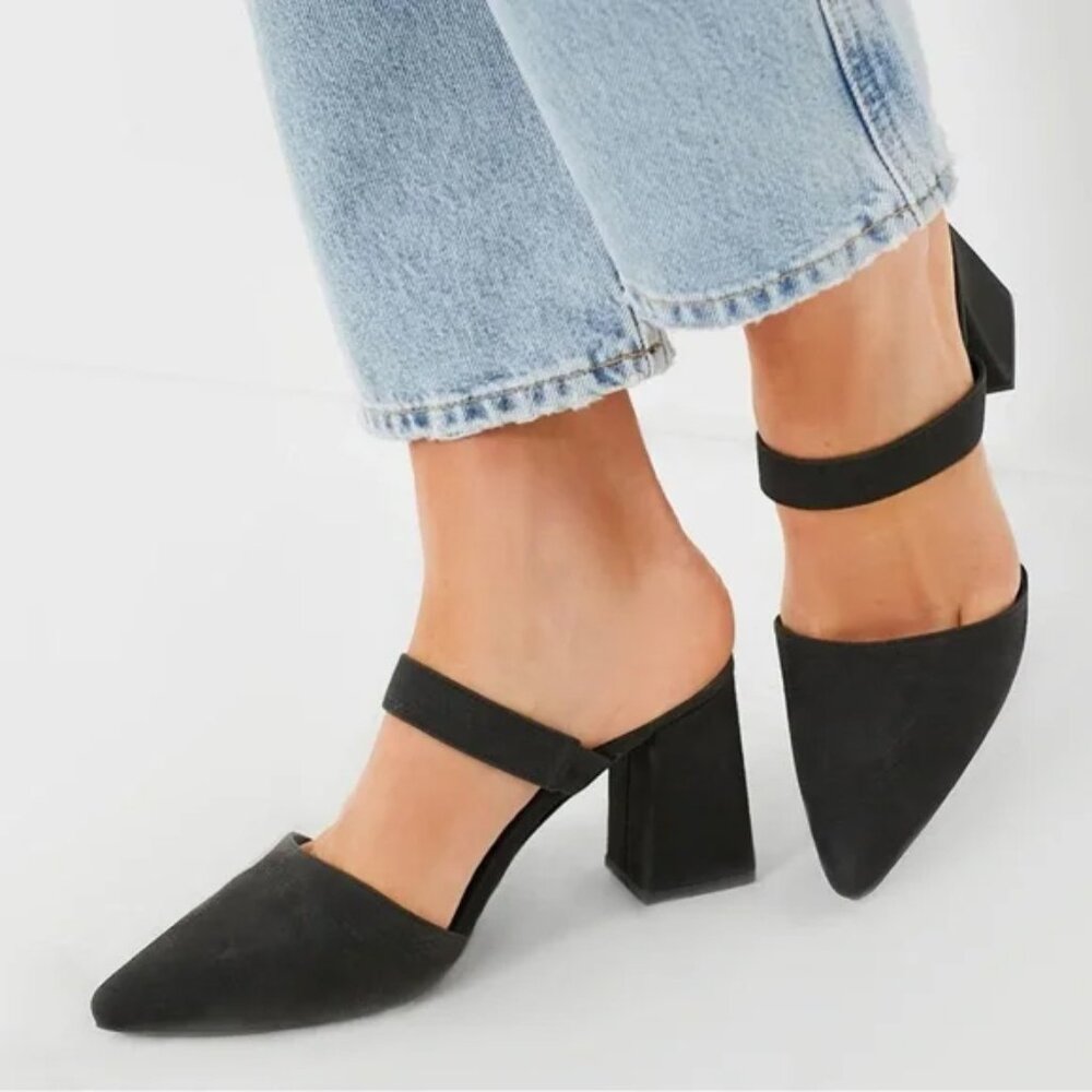 STORE CLOSING MARCH 30! Tuckernuck Size 8 Riley Block Strap Pointed Heels NWOT